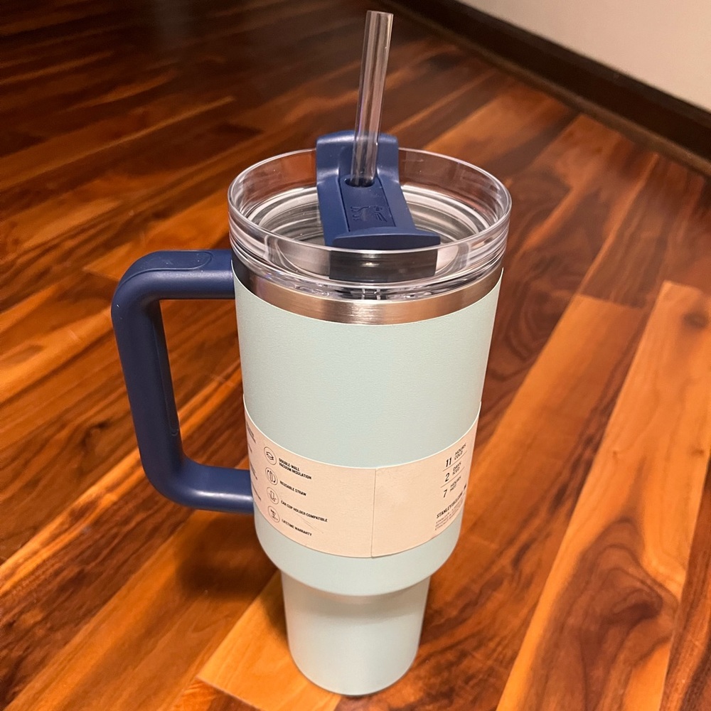 Limited edition 40 oz stanley cup watercolor blue, NEW - Picture 3 of 9